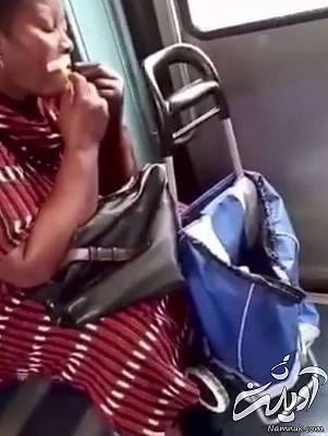 زنی که در مترو صورتش را اصلاح کرد!/ تصاویر